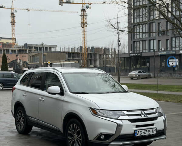 Білий Міцубісі Аутлендер, об'ємом двигуна 2.36 л та пробігом 175 тис. км за 14800 $, фото 1 на Automoto.ua