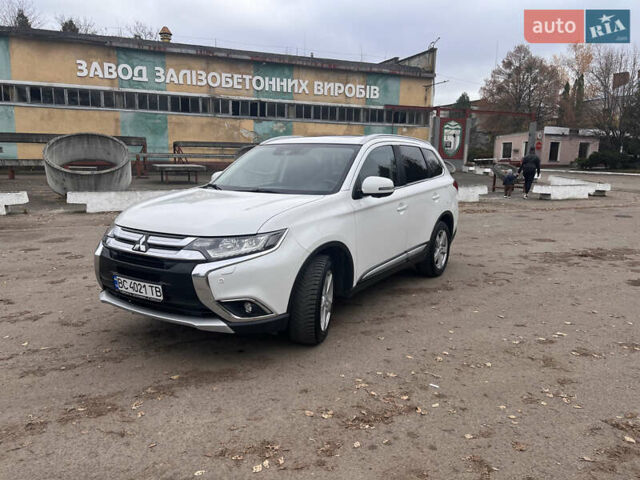 Білий Міцубісі Аутлендер, об'ємом двигуна 2.27 л та пробігом 145 тис. км за 18200 $, фото 1 на Automoto.ua