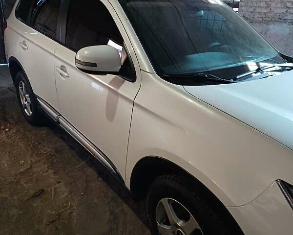 Білий Міцубісі Аутлендер, об'ємом двигуна 2 л та пробігом 115 тис. км за 15000 $, фото 1 на Automoto.ua