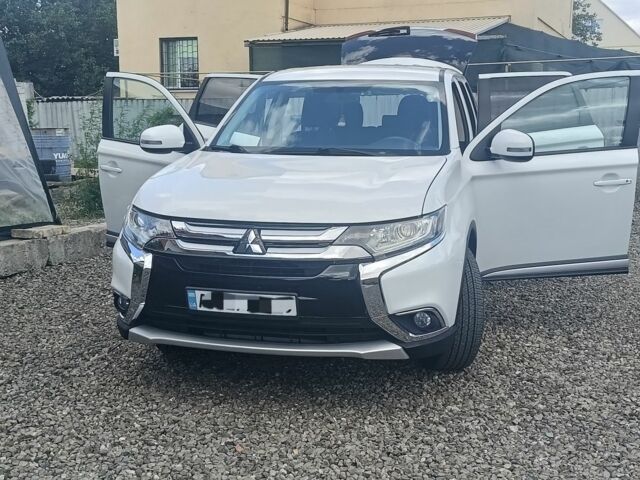 Белый Мицубиси Аутлендер, объемом двигателя 2.4 л и пробегом 117 тыс. км за 16500 $, фото 1 на Automoto.ua