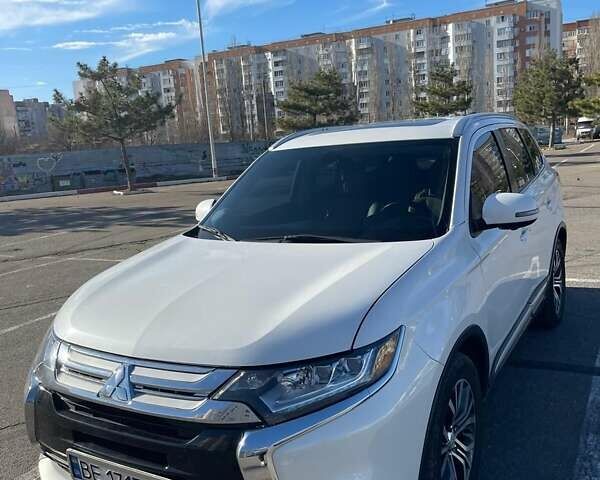 Білий Міцубісі Аутлендер, об'ємом двигуна 2.36 л та пробігом 88 тис. км за 17700 $, фото 1 на Automoto.ua