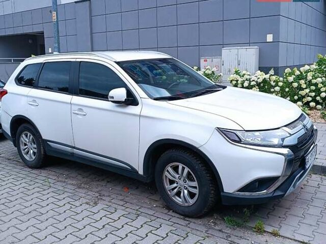 Білий Міцубісі Аутлендер, об'ємом двигуна 2 л та пробігом 45 тис. км за 21000 $, фото 1 на Automoto.ua