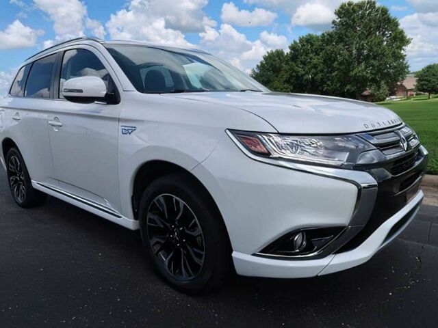 Білий Міцубісі Аутлендер, об'ємом двигуна 2 л та пробігом 43 тис. км за 5000 $, фото 1 на Automoto.ua