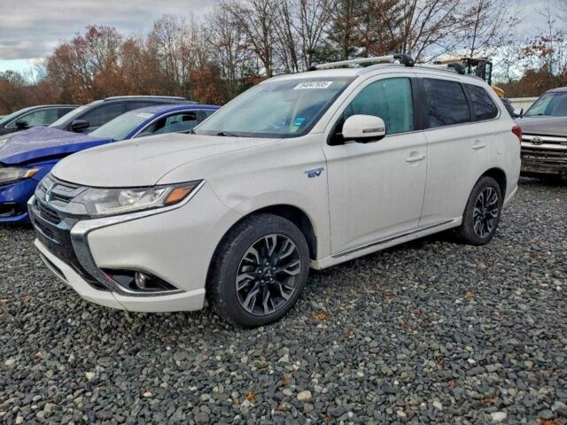 Белый Мицубиси Аутлендер, объемом двигателя 2 л и пробегом 73 тыс. км за 4000 $, фото 1 на Automoto.ua