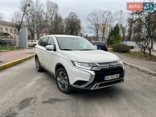 Белый Мицубиси Аутлендер, объемом двигателя 2 л и пробегом 118 тыс. км за 17900 $, фото 1 на Automoto.ua