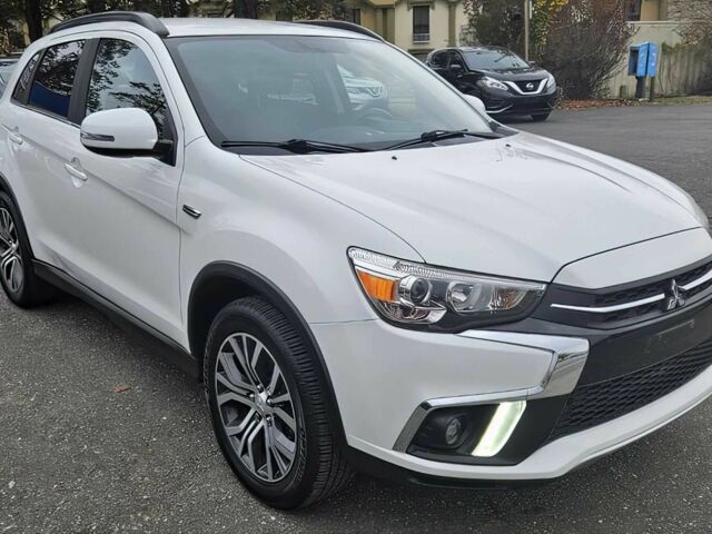 Білий Міцубісі Аутлендер, об'ємом двигуна 2.4 л та пробігом 30 тис. км за 10500 $, фото 1 на Automoto.ua