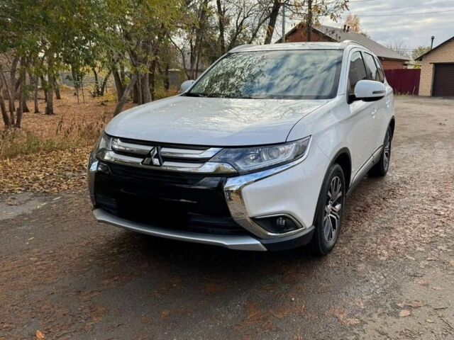 Мицубиси Аутлендер 2018 в Киеве на Automoto.ua Белый Мицубиси Аутлендер, объемом двигателя 2.4 л и пробегом 98 тыс. км за 12000 $, фото 1 на Automoto.ua