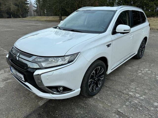Білий Міцубісі Аутлендер, об'ємом двигуна 0 л та пробігом 130 тис. км за 17000 $, фото 1 на Automoto.ua