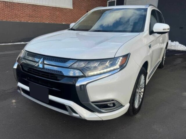 Білий Міцубісі Аутлендер, об'ємом двигуна 2 л та пробігом 49 тис. км за 8600 $, фото 1 на Automoto.ua