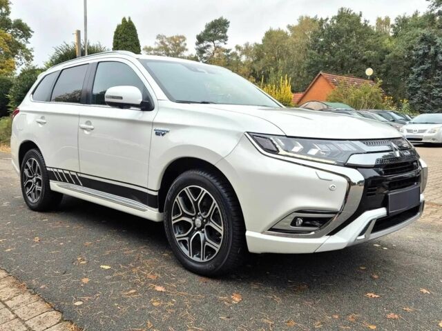 Белый Мицубиси Аутлендер, объемом двигателя 2.4 л и пробегом 42 тыс. км за 6000 $, фото 1 на Automoto.ua