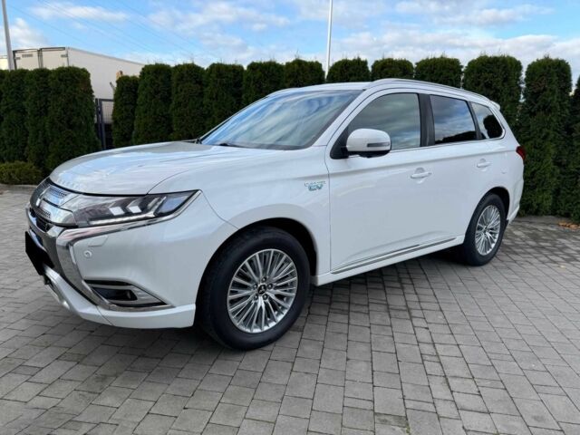 Білий Міцубісі Аутлендер, об'ємом двигуна 2 л та пробігом 31 тис. км за 13000 $, фото 1 на Automoto.ua