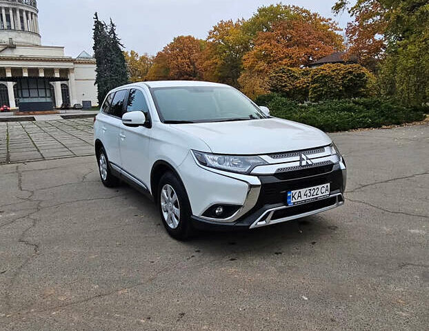Білий Міцубісі Аутлендер, об'ємом двигуна 2 л та пробігом 74 тис. км за 16500 $, фото 1 на Automoto.ua