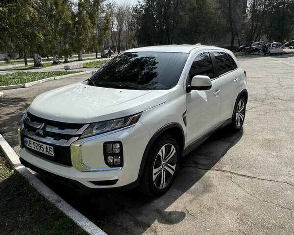 Белый Мицубиси Аутлендер, объемом двигателя 2 л и пробегом 105 тыс. км за 17300 $, фото 1 на Automoto.ua