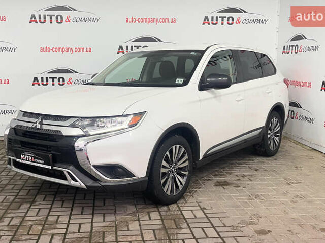Белый Мицубиси Аутлендер, объемом двигателя 2.36 л и пробегом 39 тыс. км за 18350 $, фото 1 на Automoto.ua