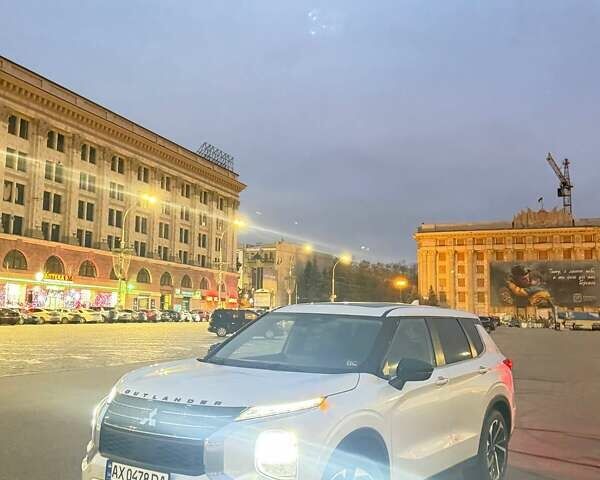 Белый Мицубиси Аутлендер, объемом двигателя 2.49 л и пробегом 913 тыс. км за 26000 $, фото 1 на Automoto.ua