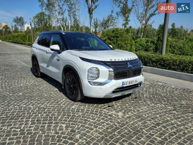 Белый Мицубиси Аутлендер, объемом двигателя 2.36 л и пробегом 43 тыс. км за 34300 $, фото 1 на Automoto.ua