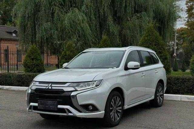 Міцубісі Аутлендер 2022 у Одесі на Automoto.ua Білий Міцубісі Аутлендер, об'ємом двигуна 0 л та пробігом 21 тис. км за 22000 $, фото 1 на Automoto.ua