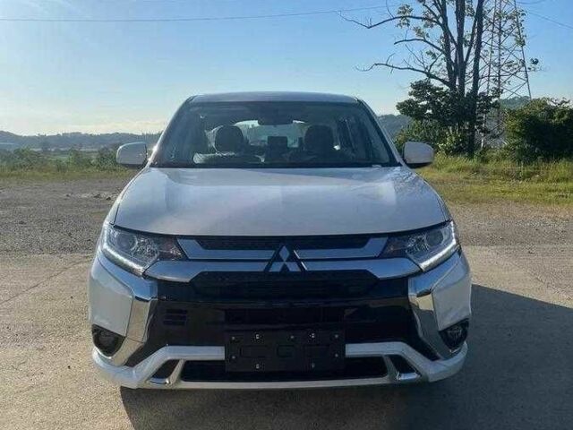 Белый Мицубиси Аутлендер, объемом двигателя 2 л и пробегом 77 тыс. км за 18200 $, фото 1 на Automoto.ua