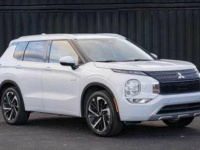 Белый Мицубиси Аутлендер, объемом двигателя 2.4 л и пробегом 30 тыс. км за 14000 $, фото 1 на Automoto.ua