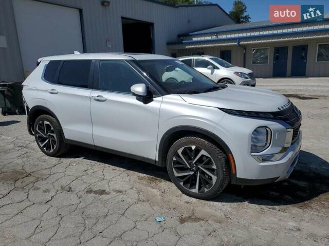 Белый Мицубиси Аутлендер, объемом двигателя 2.49 л и пробегом 43 тыс. км за 14318 $, фото 1 на Automoto.ua