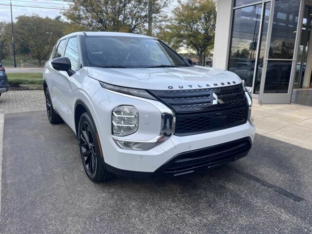 Білий Міцубісі Аутлендер, об'ємом двигуна 2.5 л та пробігом 24 тис. км за 26400 $, фото 1 на Automoto.ua