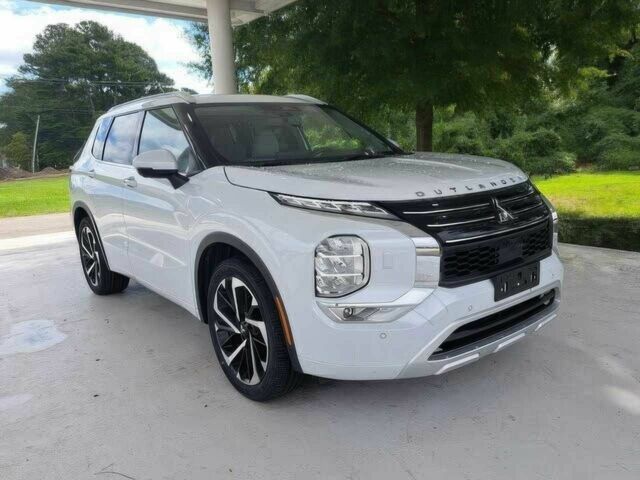 Білий Міцубісі Аутлендер, об'ємом двигуна 2.5 л та пробігом 12 тис. км за 12000 $, фото 1 на Automoto.ua