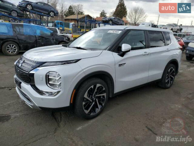Белый Мицубиси Аутлендер, объемом двигателя 2.5 л и пробегом 86 тыс. км за 29500 $, фото 1 на Automoto.ua