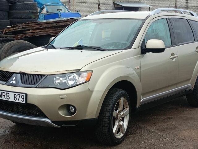 Бежевый Мицубиси Аутлендер, объемом двигателя 2 л и пробегом 320 тыс. км за 2800 $, фото 1 на Automoto.ua