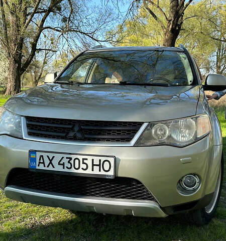 Бежевый Мицубиси Аутлендер, объемом двигателя 3 л и пробегом 150 тыс. км за 10000 $, фото 1 на Automoto.ua