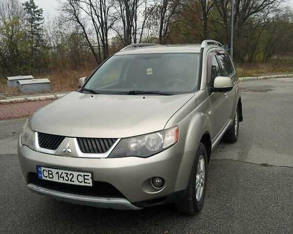 Бежевий Міцубісі Аутлендер, об'ємом двигуна 2.4 л та пробігом 290 тис. км за 6800 $, фото 1 на Automoto.ua