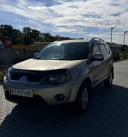 Бежевый Мицубиси Аутлендер, объемом двигателя 2.4 л и пробегом 290 тыс. км за 8500 $, фото 1 на Automoto.ua