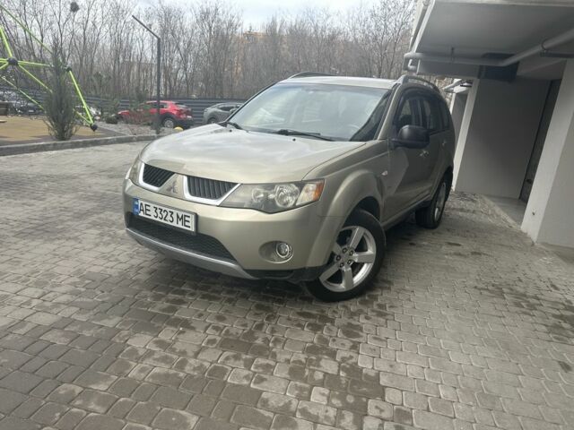 Бежевый Мицубиси Аутлендер, объемом двигателя 2.4 л и пробегом 290 тыс. км за 6950 $, фото 1 на Automoto.ua