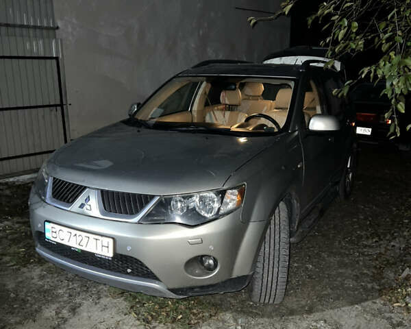 Бежевий Міцубісі Аутлендер, об'ємом двигуна 2.4 л та пробігом 252 тис. км за 8500 $, фото 1 на Automoto.ua