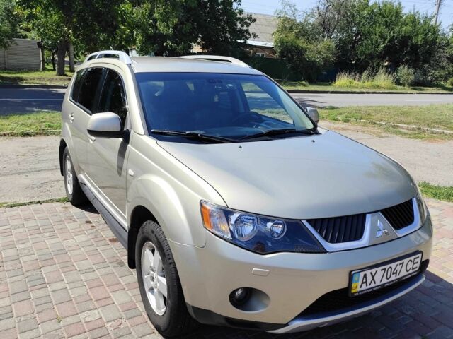 Бежевий Міцубісі Аутлендер, об'ємом двигуна 2.4 л та пробігом 281 тис. км за 8500 $, фото 1 на Automoto.ua