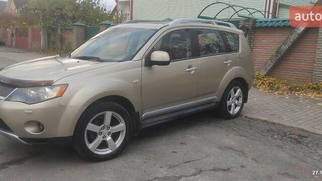 Бежевий Міцубісі Аутлендер, об'ємом двигуна 2.36 л та пробігом 190 тис. км за 9700 $, фото 1 на Automoto.ua