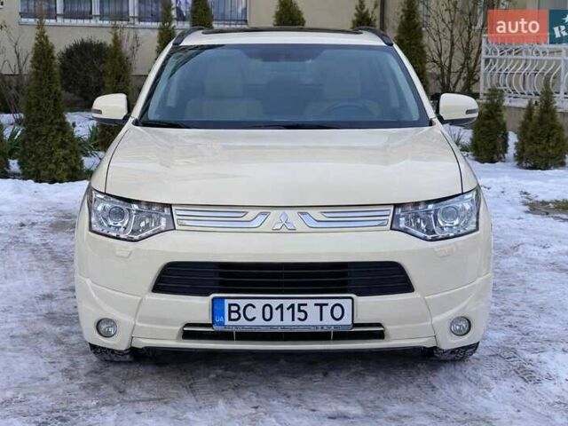 Бежевий Міцубісі Аутлендер, об'ємом двигуна 2.27 л та пробігом 272 тис. км за 11799 $, фото 1 на Automoto.ua
