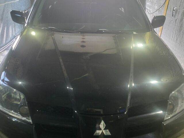 Черный Мицубиси Аутлендер, объемом двигателя 2 л и пробегом 339 тыс. км за 5276 $, фото 1 на Automoto.ua