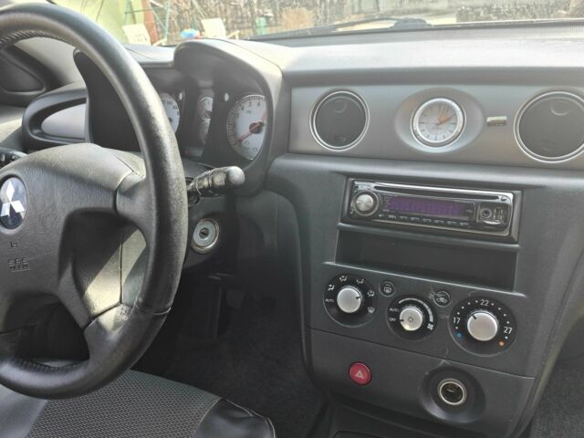 Черный Мицубиси Аутлендер, объемом двигателя 2 л и пробегом 209 тыс. км за 7600 $, фото 1 на Automoto.ua