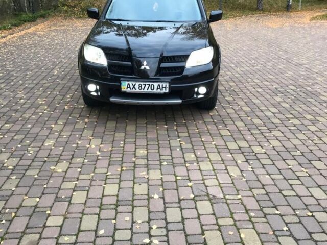 Черный Мицубиси Аутлендер, объемом двигателя 2 л и пробегом 257 тыс. км за 7700 $, фото 1 на Automoto.ua