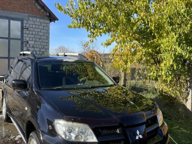 Черный Мицубиси Аутлендер, объемом двигателя 2 л и пробегом 156 тыс. км за 4200 $, фото 1 на Automoto.ua