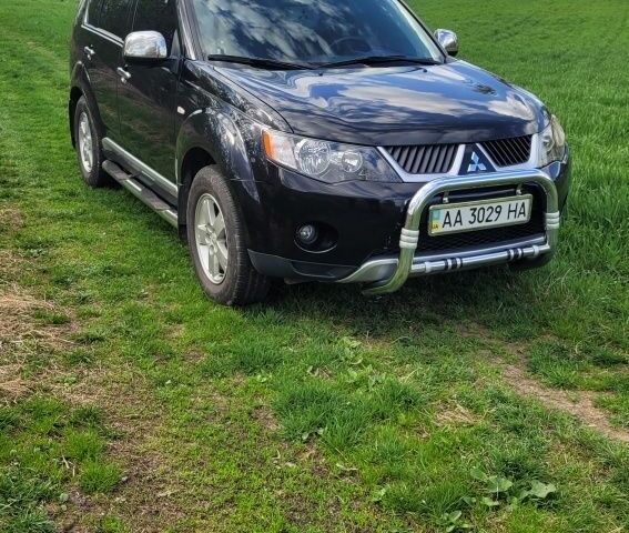 Чорний Міцубісі Аутлендер, об'ємом двигуна 2.4 л та пробігом 233 тис. км за 11000 $, фото 1 на Automoto.ua