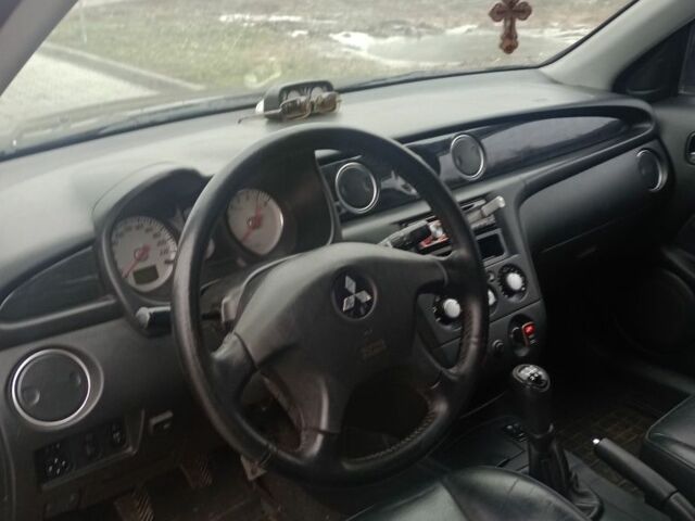 Черный Мицубиси Аутлендер, объемом двигателя 2 л и пробегом 250 тыс. км за 5750 $, фото 1 на Automoto.ua