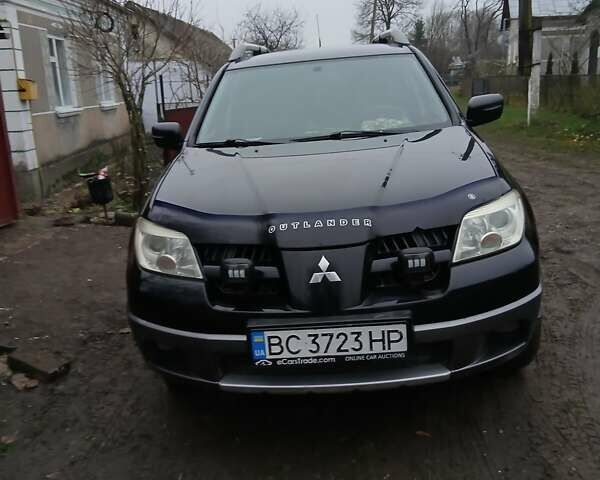 Черный Мицубиси Аутлендер, объемом двигателя 2 л и пробегом 395 тыс. км за 5200 $, фото 1 на Automoto.ua