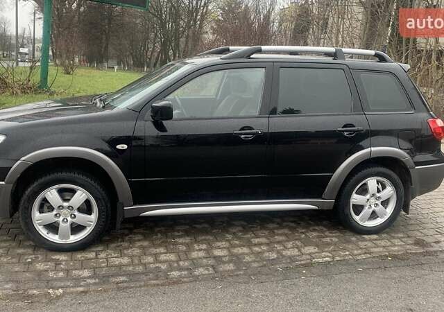 Черный Мицубиси Аутлендер, объемом двигателя 2 л и пробегом 300 тыс. км за 6500 $, фото 1 на Automoto.ua