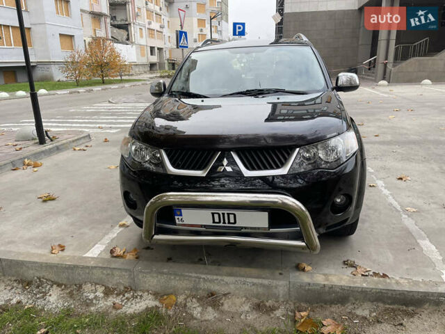 Черный Мицубиси Аутлендер, объемом двигателя 2.4 л и пробегом 300 тыс. км за 8500 $, фото 1 на Automoto.ua