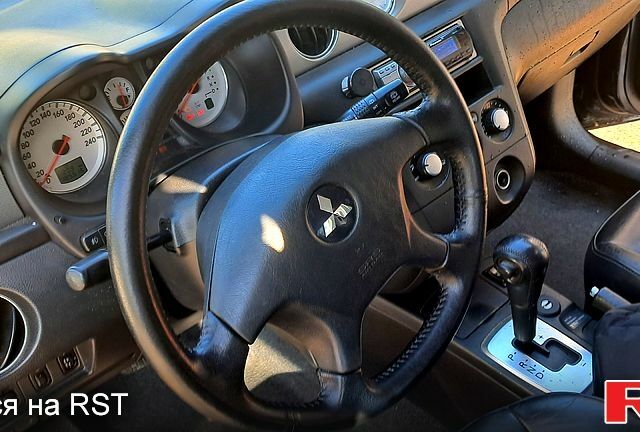 Черный Мицубиси Аутлендер, объемом двигателя 2.4 л и пробегом 185 тыс. км за 7500 $, фото 1 на Automoto.ua