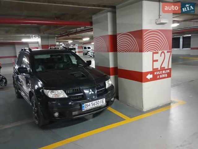 Черный Мицубиси Аутлендер, объемом двигателя 2 л и пробегом 216 тыс. км за 5600 $, фото 1 на Automoto.ua