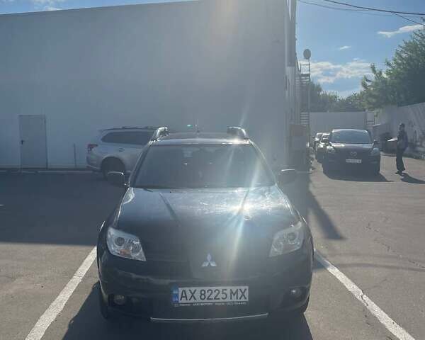 Черный Мицубиси Аутлендер, объемом двигателя 2.38 л и пробегом 260 тыс. км за 5000 $, фото 1 на Automoto.ua