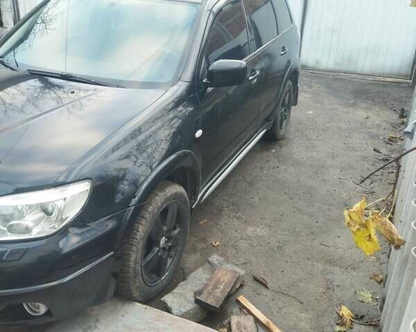 Черный Мицубиси Аутлендер, объемом двигателя 2.4 л и пробегом 280 тыс. км за 5455 $, фото 1 на Automoto.ua