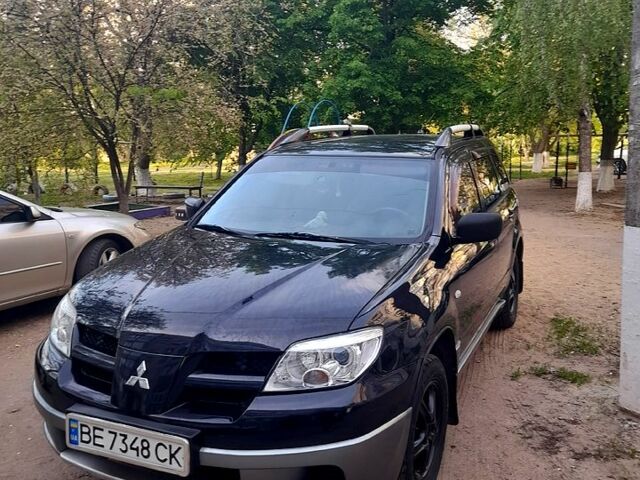 Черный Мицубиси Аутлендер, объемом двигателя 2 л и пробегом 226 тыс. км за 7000 $, фото 1 на Automoto.ua